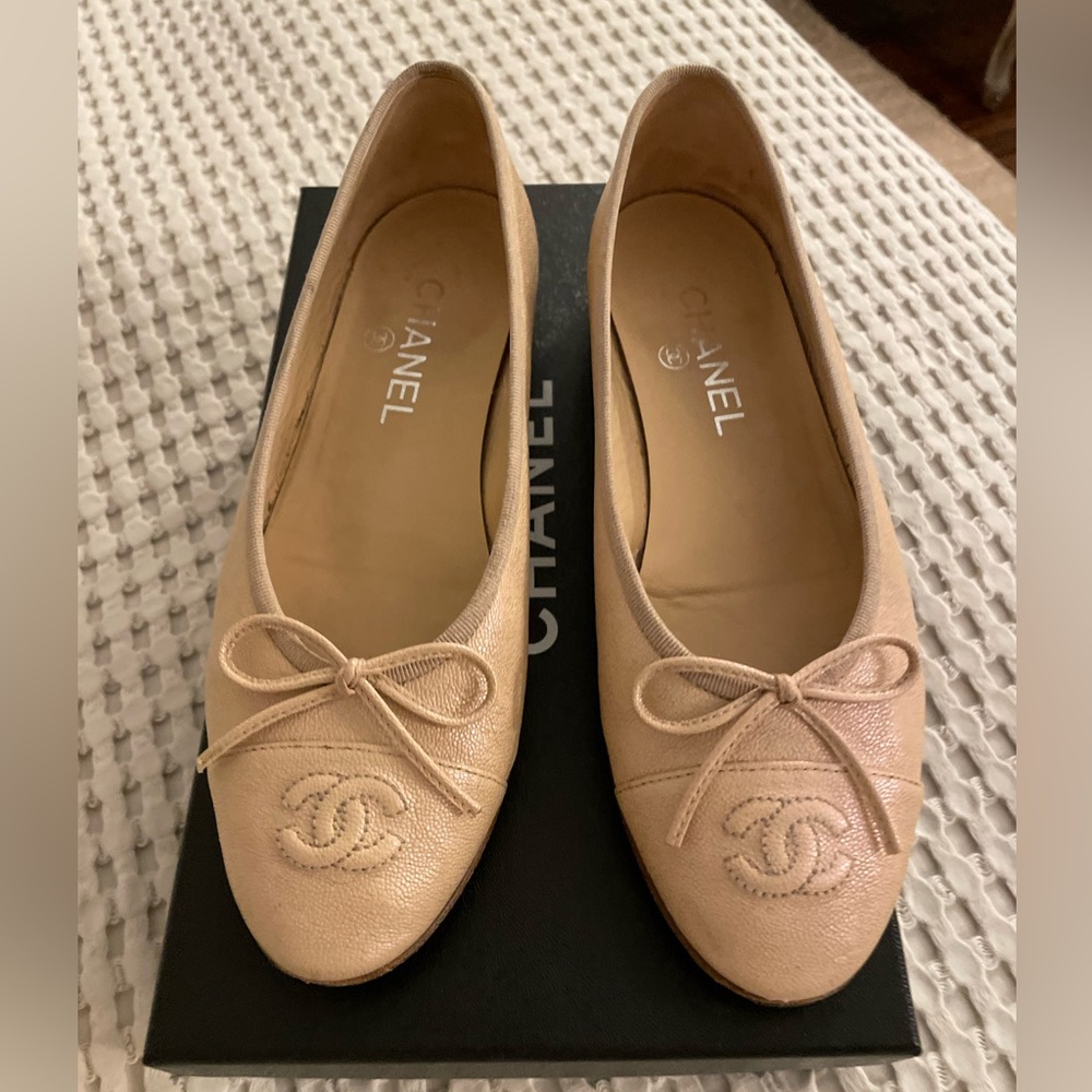 Chanel Flats, size 37.5, luster leather. Really good condition. Too small for me